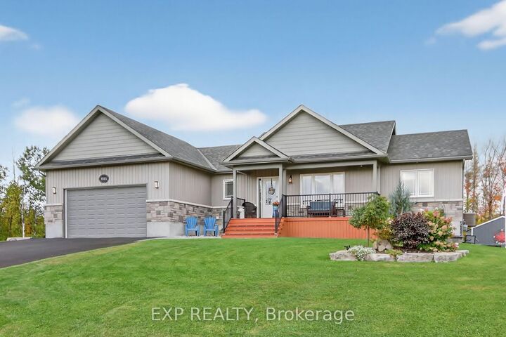 305 Moore Crescent — photo 1