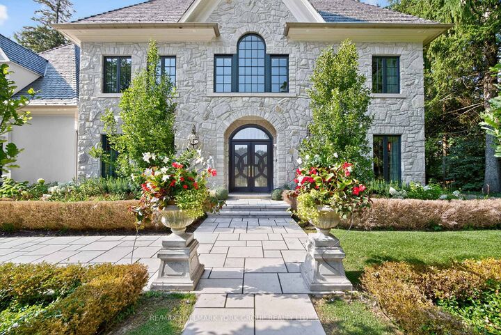 Property Photo: 108 Kennedy Street W ON L4G 2L7
