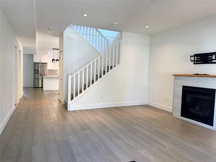 Property Photo: 5160 Hammond Bay Rd #105 BC V9T 5B5