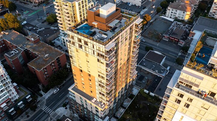 Property Photo: 845 Johnson St 1506 BC V8W 0G3