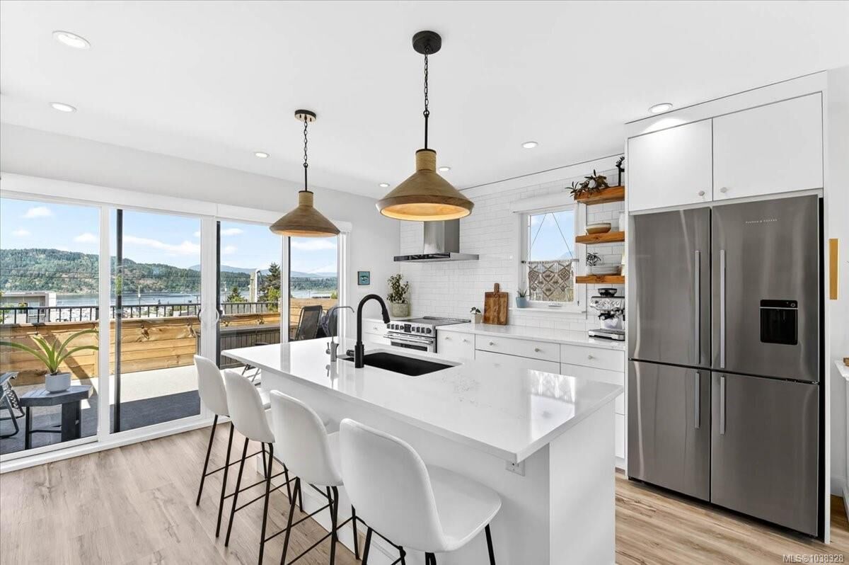 Property Photo: 3198 5th Ave BC V9Y 4J3
