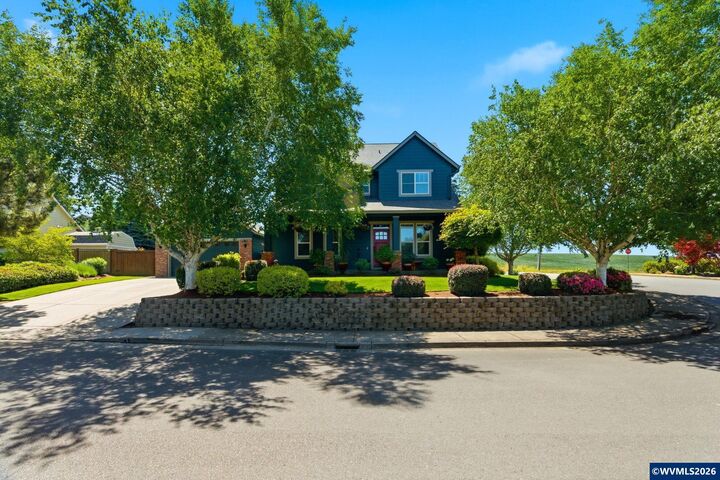 Property Photo: 844 NW Fred St OR 97385