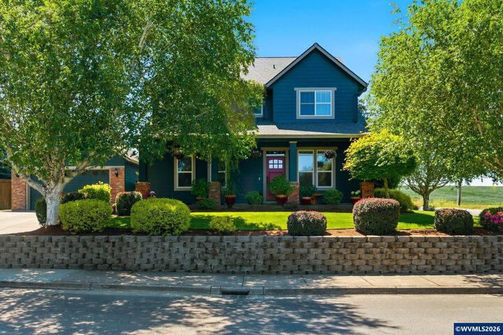 Property Photo:  844 NW Fred St  OR 97385 