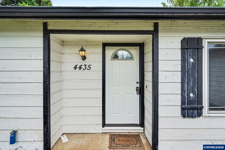 Property Photo: 4435 Panther Ct NE OR 97303