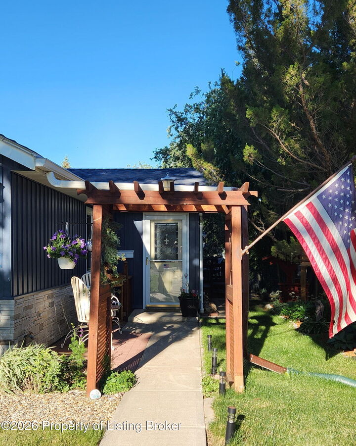 Property Photo:  305 4th Avenue SW  ND 58623 