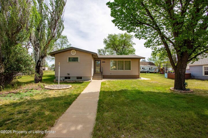 Property Photo: 309 1st Avenue SW ND 58623