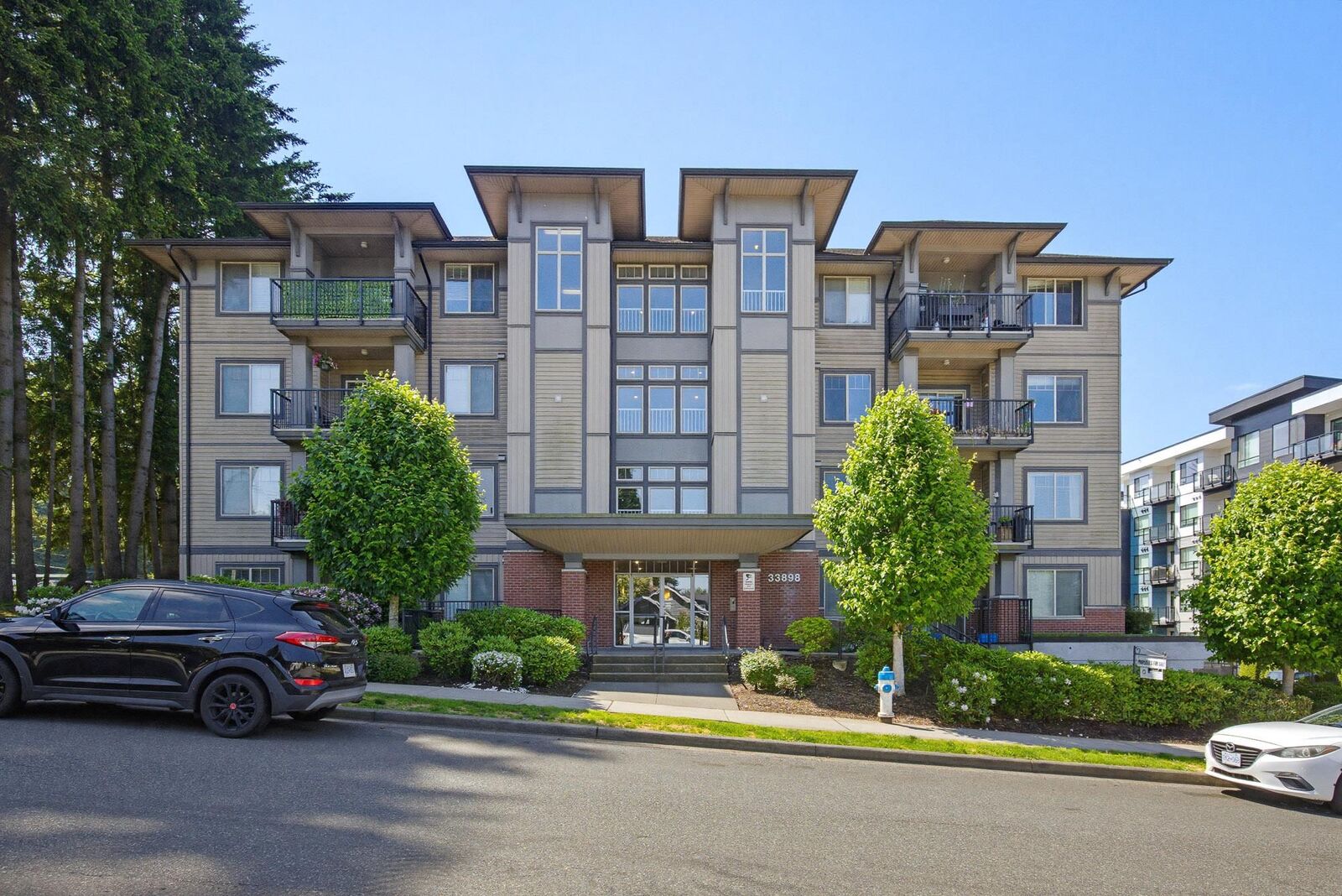 Property Photo: 33898 Pine Street 204 BC V2S 2P3