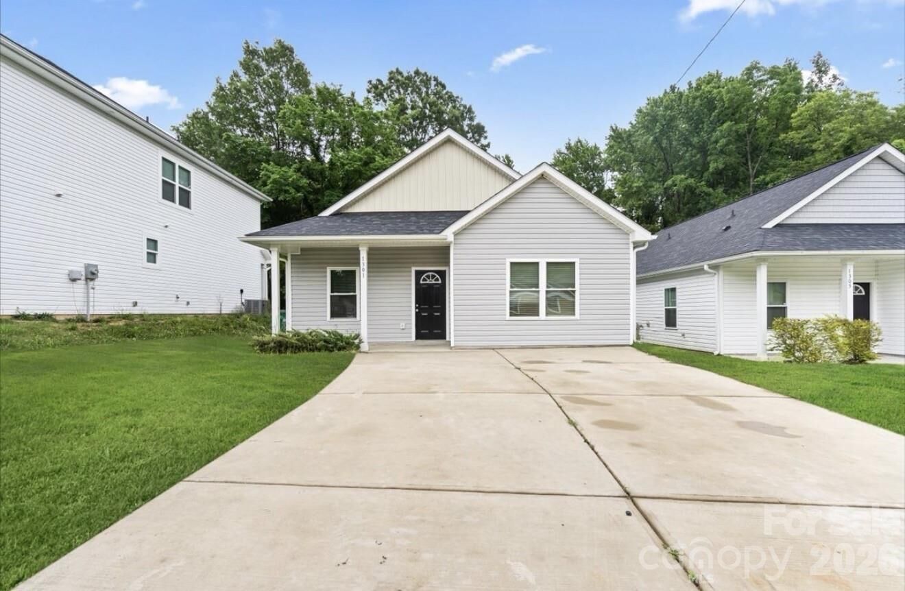 Property Photo:  1301 Marble Street  NC 28208 