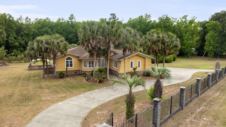 Property Photo: 1561 Zion Road SC 29437