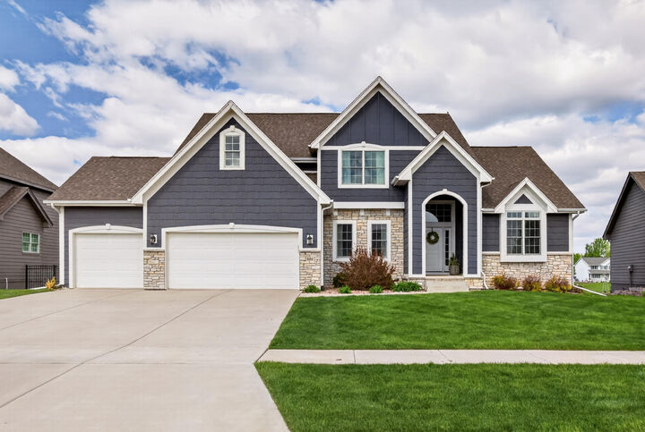 Property Photo:  506 SW Driftwood Court  IA 50023 
