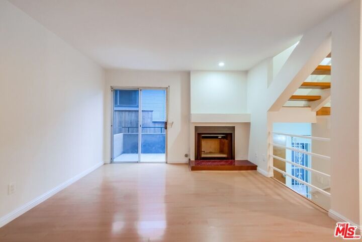Property Photo: 1077 W Kensington Rd CA 90026
