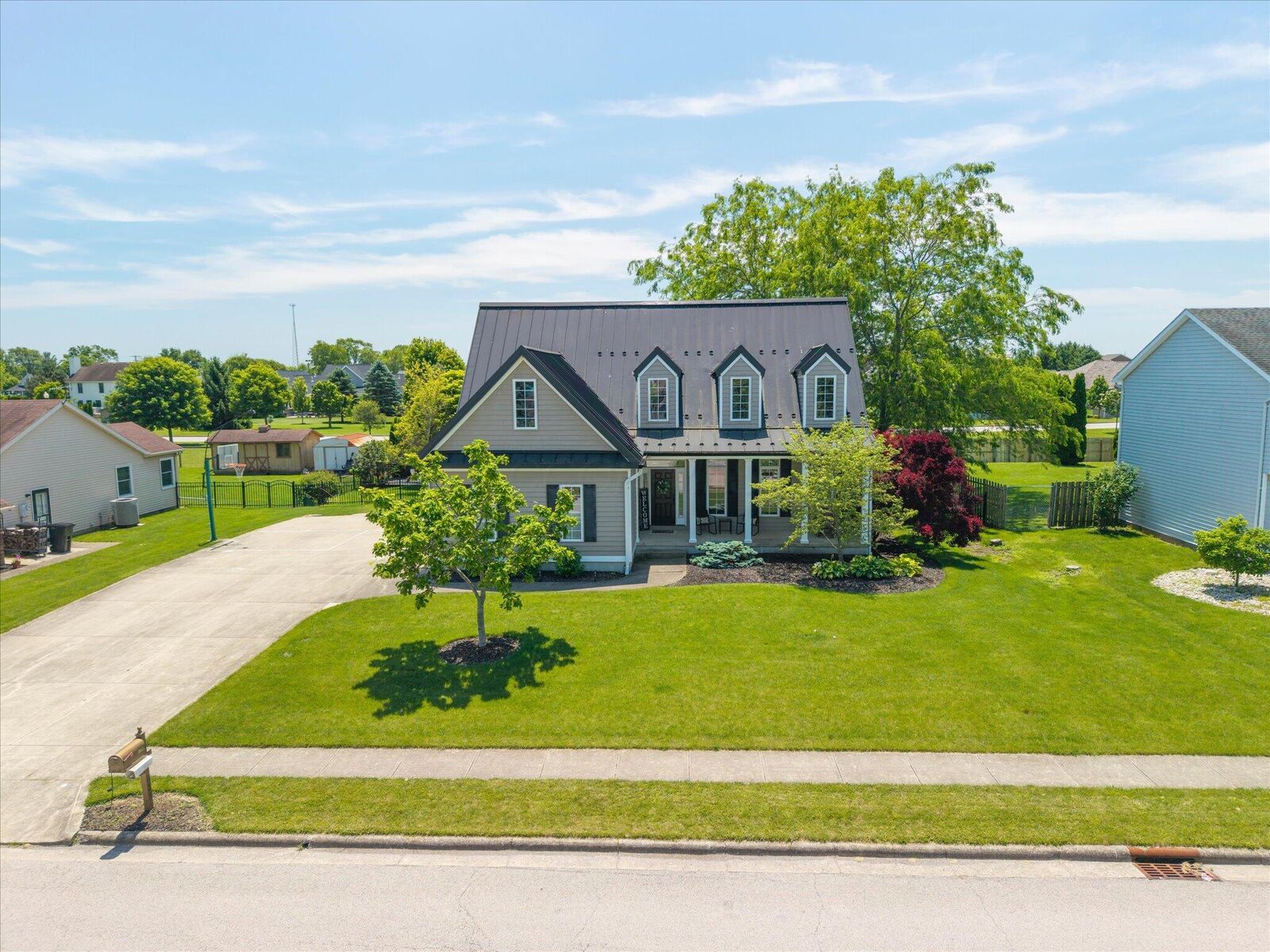 Property Photo:  1035 Farmington Lane  OH 43160 
