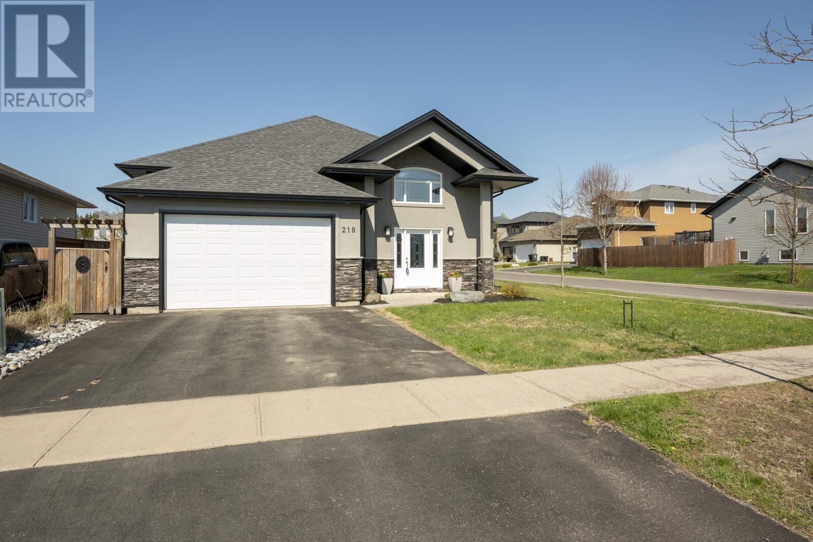 Property Photo:  218 Sunflower St  ON P7G 0W3 