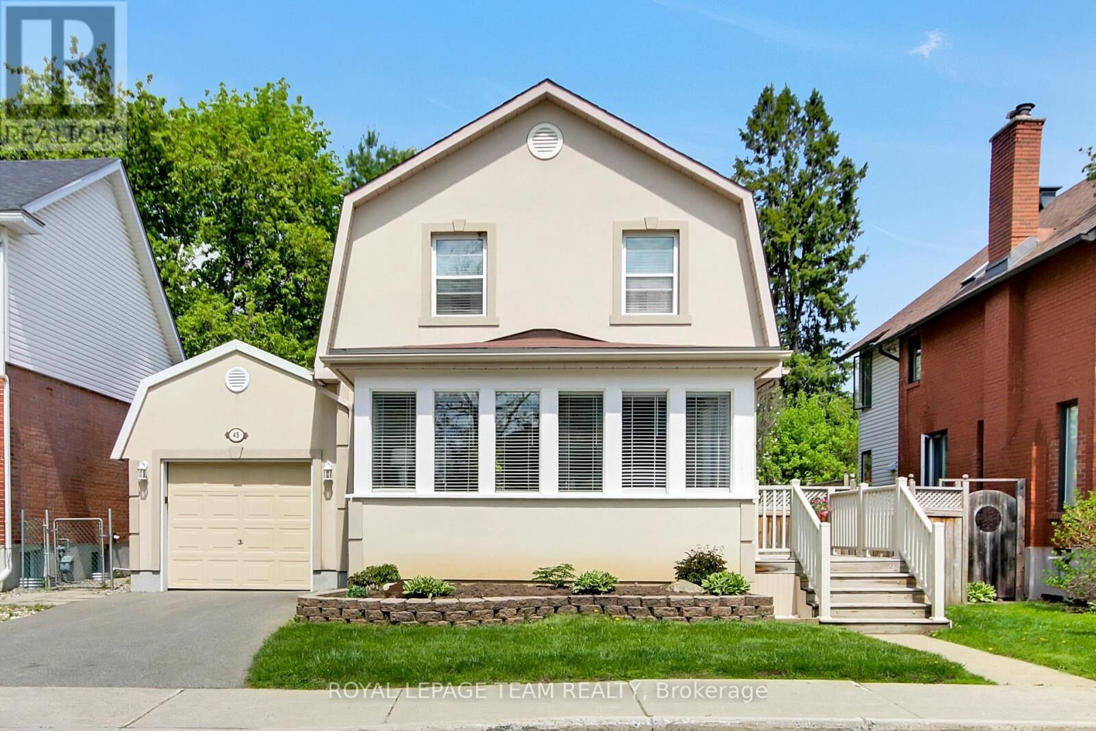 Property Photo: 45 Rockcliffe Way ON K1M 1B4
