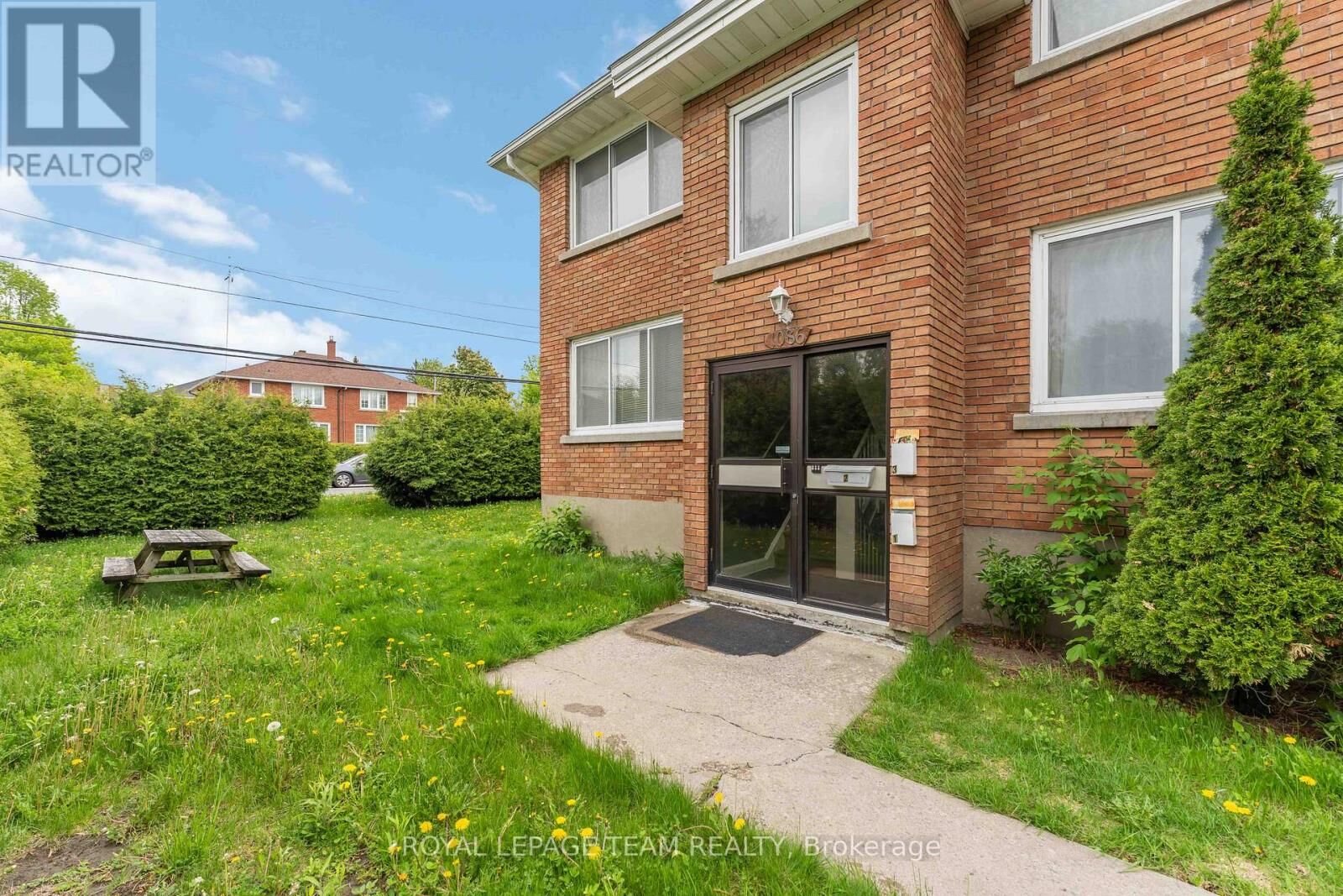 Property Photo:  1086 Apolydor Avenue 3  ON K1H 8A9 