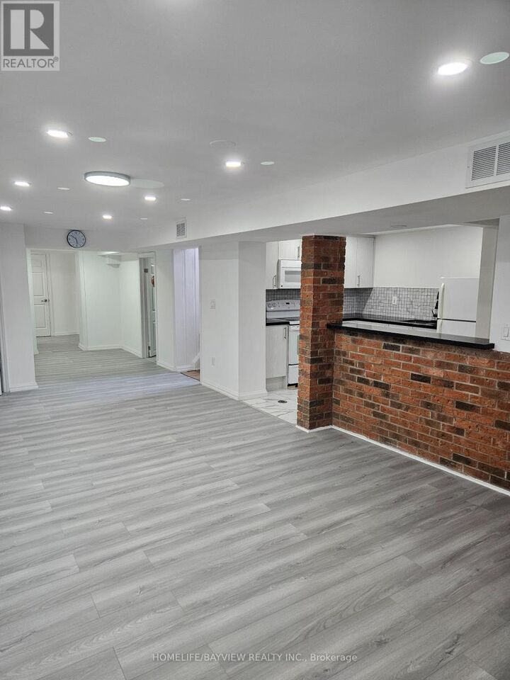 Property Photo: 90 Longford Drive Lower ON L3Y 2Y4