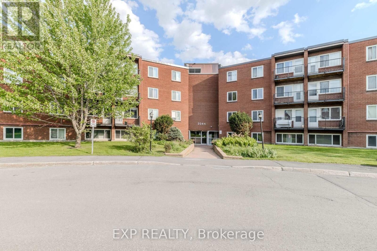 Property Photo:  2044 Arrowsmith Drive 404 B  ON K1J 7V8 