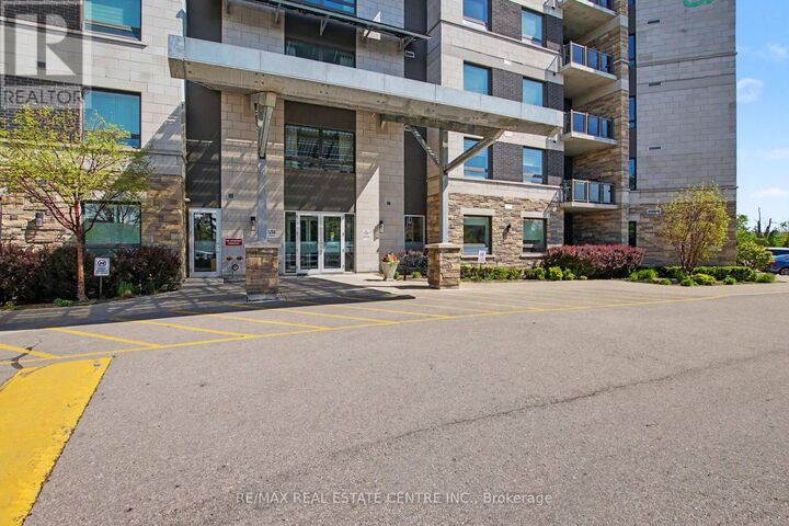 Property Photo: 33 Whitmer Street 418 ON L9T 8P9
