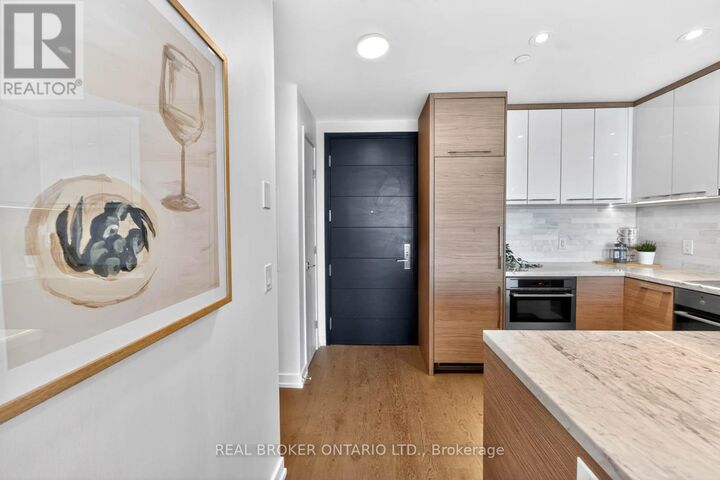 Property Photo: 488 University Avenue 3912 ON M5G 0C1