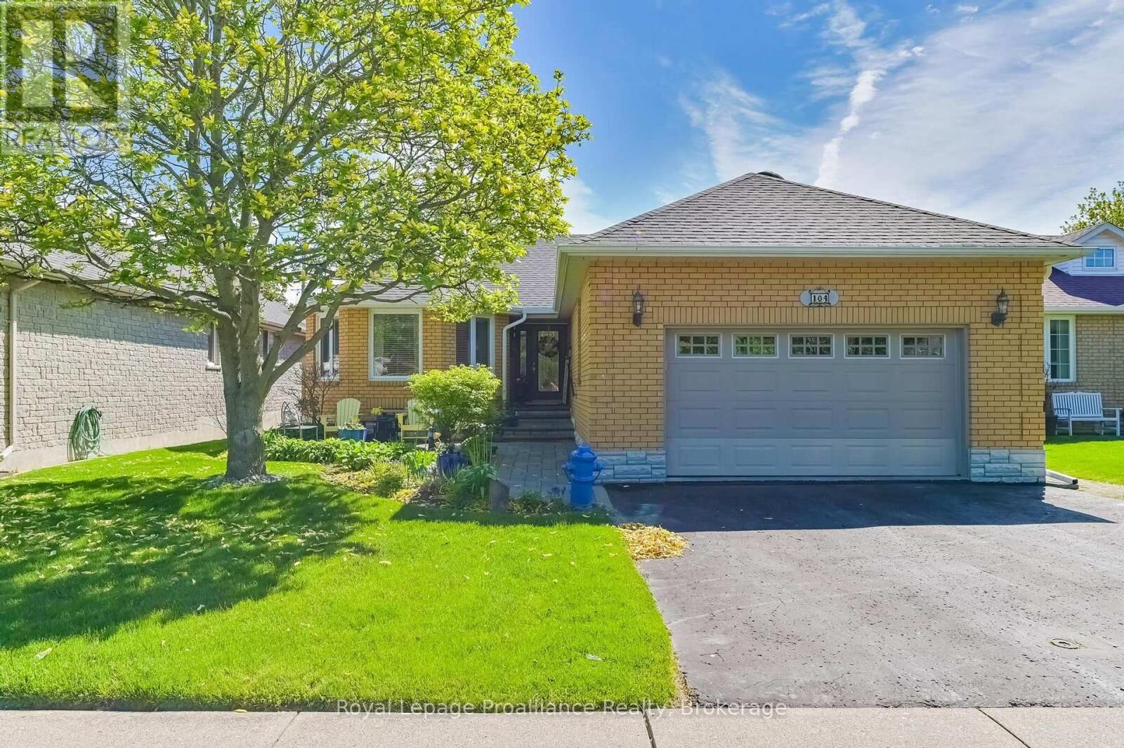 Property Photo:  104 East House Crescent  ON K9A 5K4 