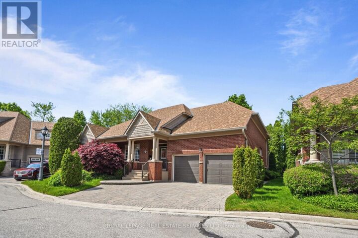 Property Photo:  2130 Dickson Road 10  ON L5B 1Y6 