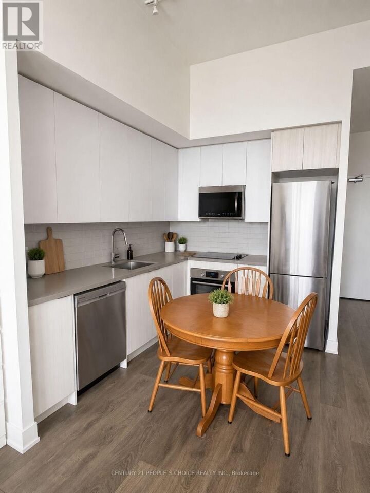 Property Photo: 297 Oak Walk Drive 304 ON L6H 6Z3