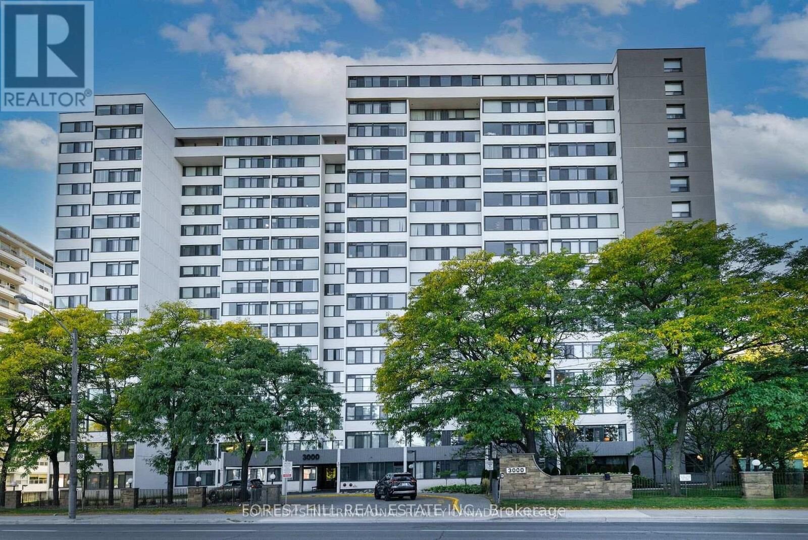 Property Photo: 3000 Bathurst Street 1205 ON M6B 3B4