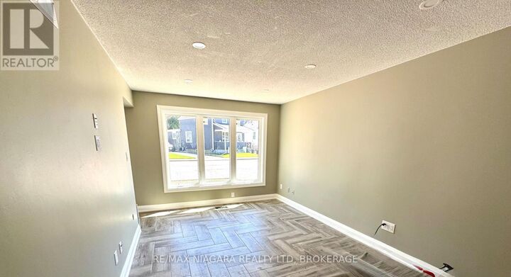 Property Photo: 21 Ball Avenue East Upper ON L2T 1B4