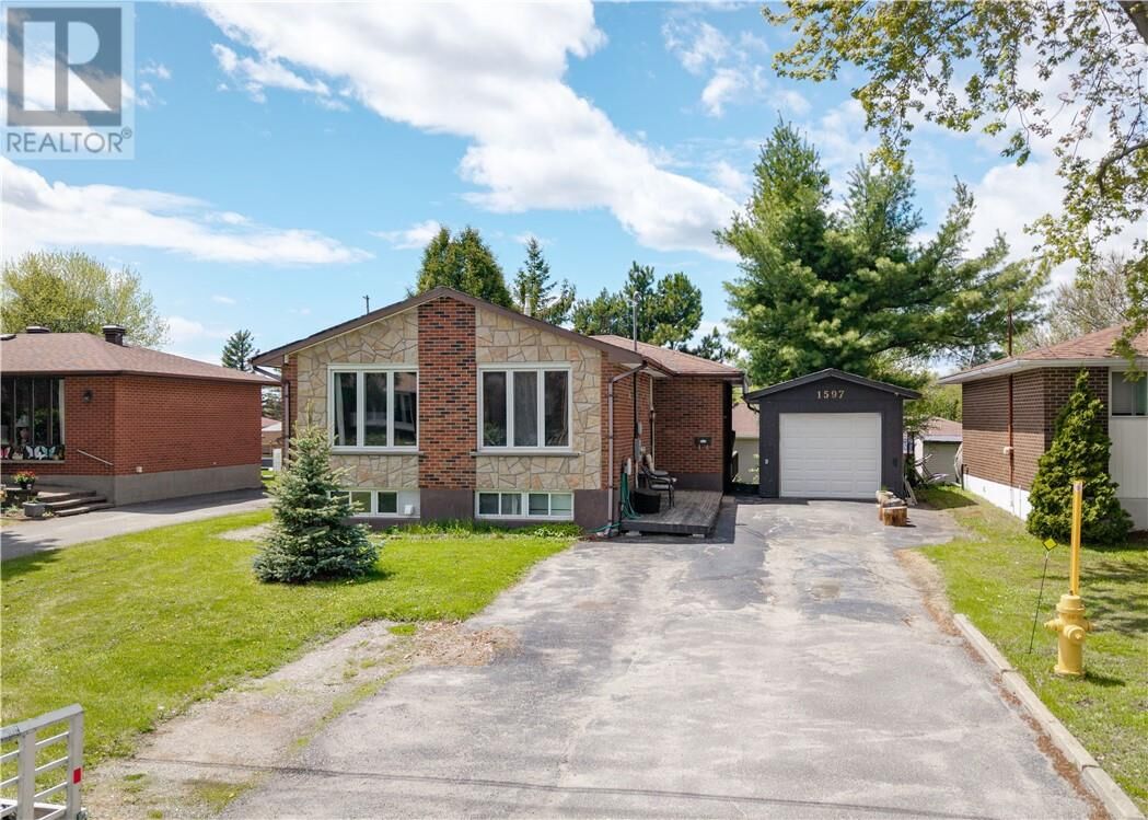 Property Photo:  1597 Dollard Avenue  ON P3A 4G8 