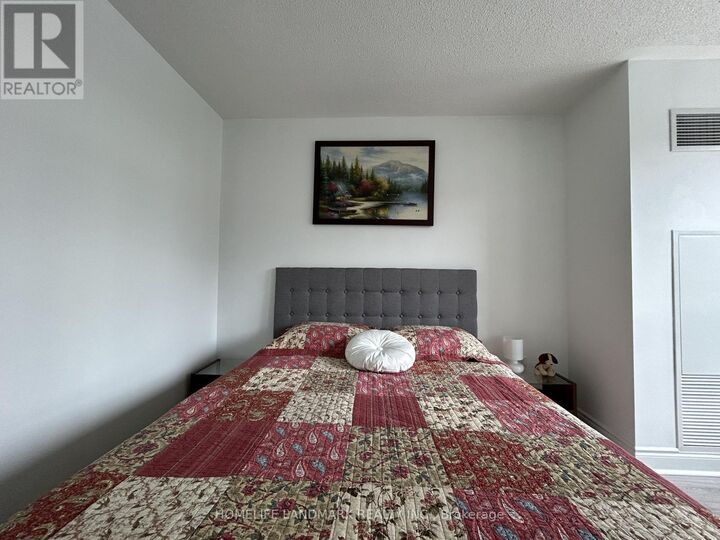 Property Photo: 909 Bay Street 1204 ON M5S 3G2