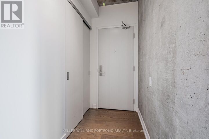 Property Photo: 39 Brant Street 726 ON M5V 0M8
