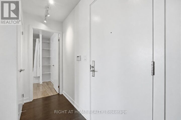 Property Photo:  5101 Dundas Street West 411  ON M9A 5G8 