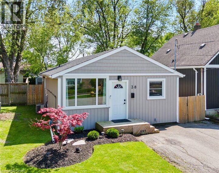 Property Photo:  38 Alexandra Boulevard  ON L2P 1J9 