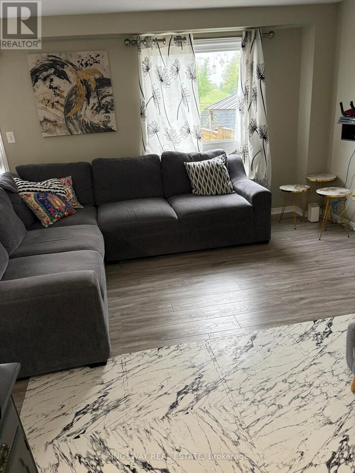 Property Photo:  42 North Foxglove Crescent North  ON N2E 3Y7 