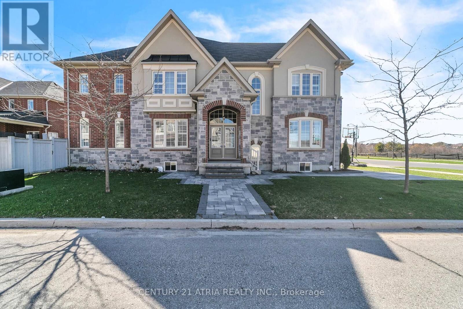 Property Photo:  147 Joe Dales Drive  ON L4P 3E9 