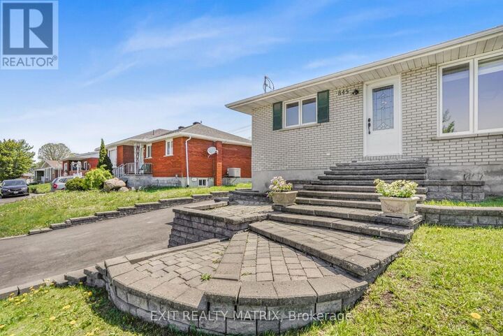 Property Photo:  845 Cartier Boulevard  ON K6A 1W9 