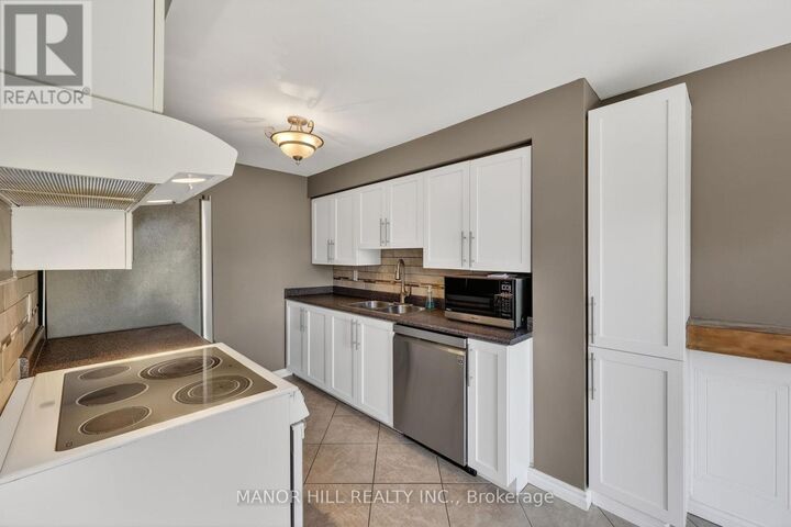 Property Photo:  62 Monarchy Street North  ON L4M 7K1 