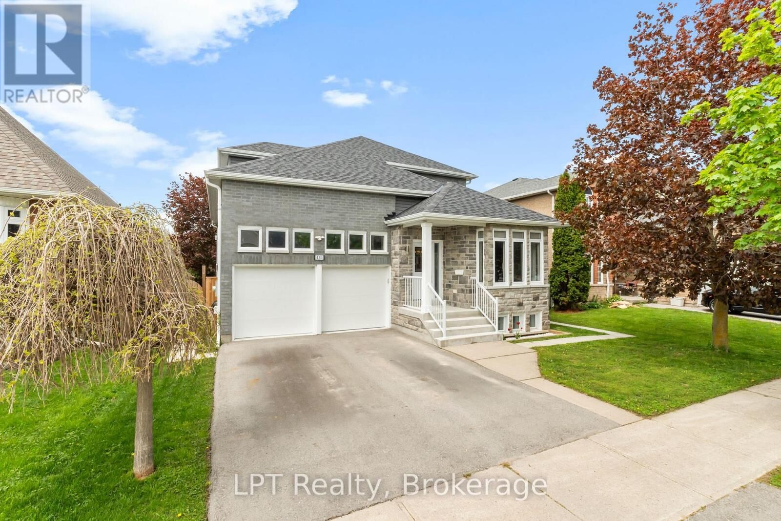 Property Photo:  111 Bayview Avenue  ON L4P 3Z3 