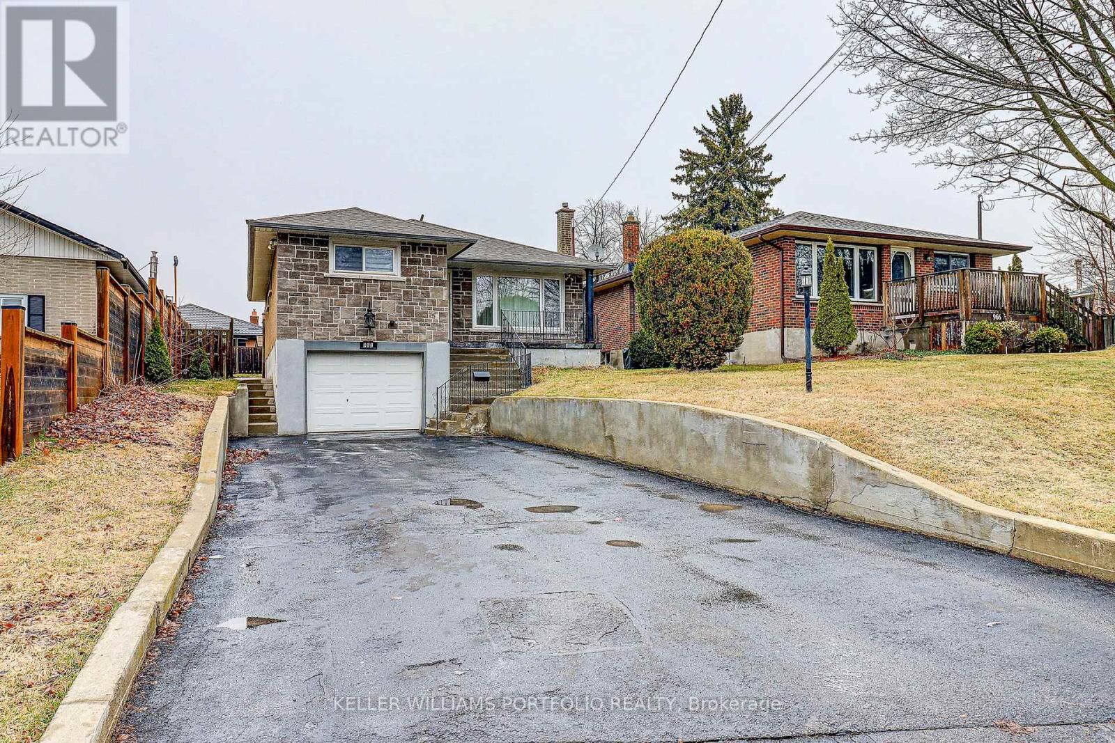 Property Photo:  962 Willowdale Avenue Lower Unit  ON L1H 1W4 