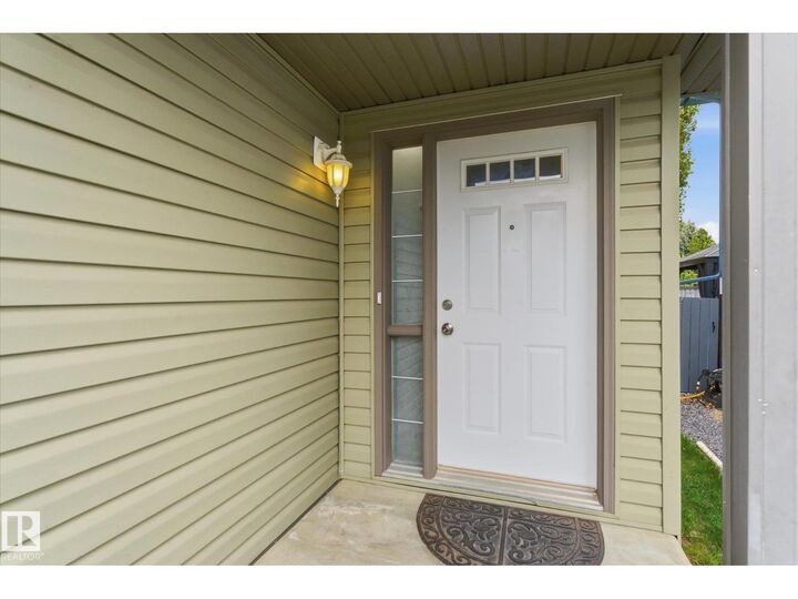 Property Photo: 7 Westerra Cl AB T7Z 2W1