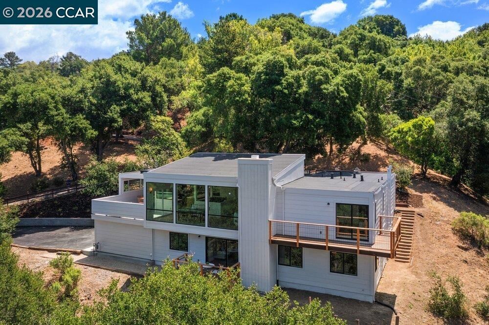 Property Photo: 16 Sunnyside Ct CA 94563