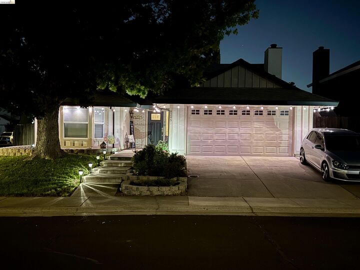 Property Photo: 8245 Auberry Dr CA 95828