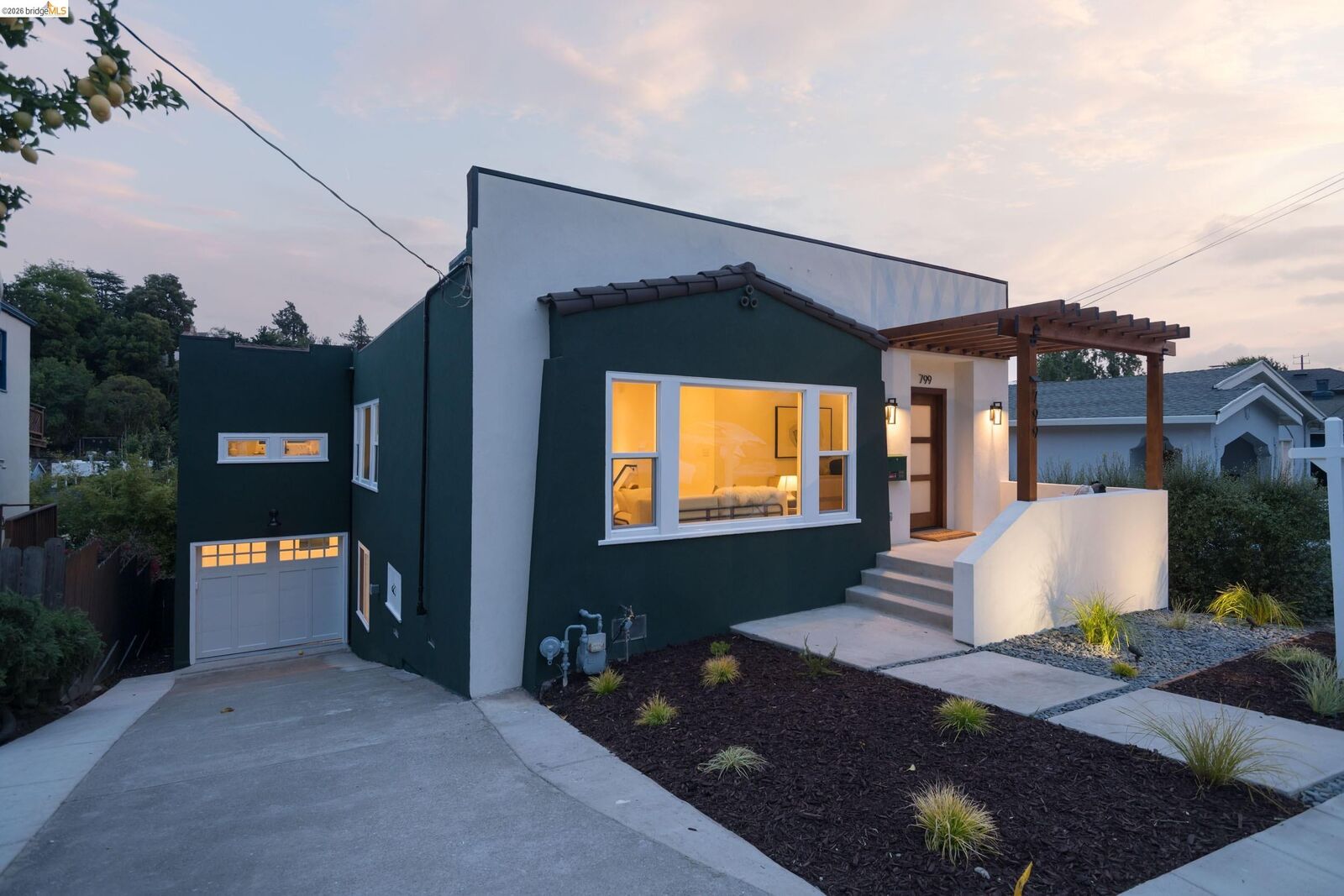 Property Photo:  799 Santa Ray Ave  CA 94610 