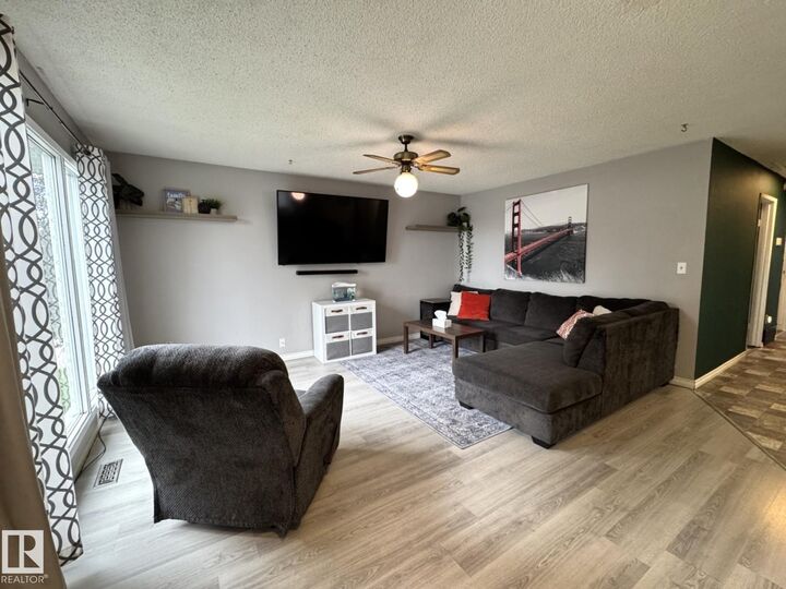 Property Photo: 4617 47 Avenue AB T0E 0T0