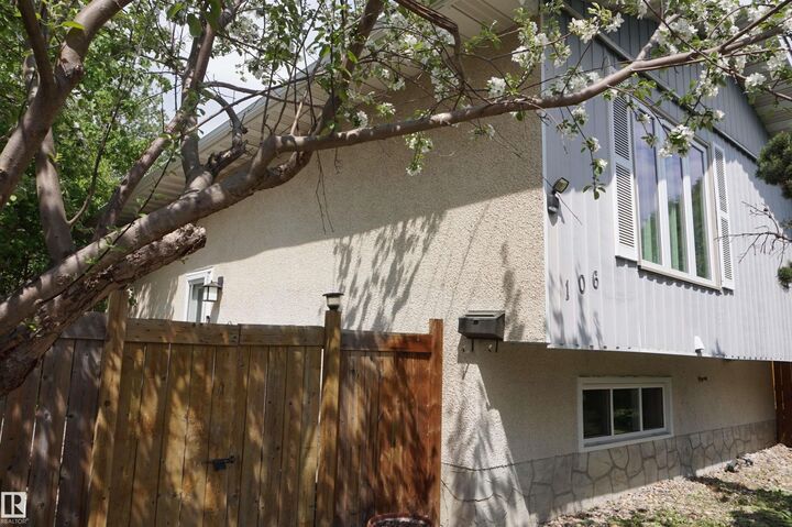 Property Photo:  106 Greengrove Avenue  AB T8A 3C6 