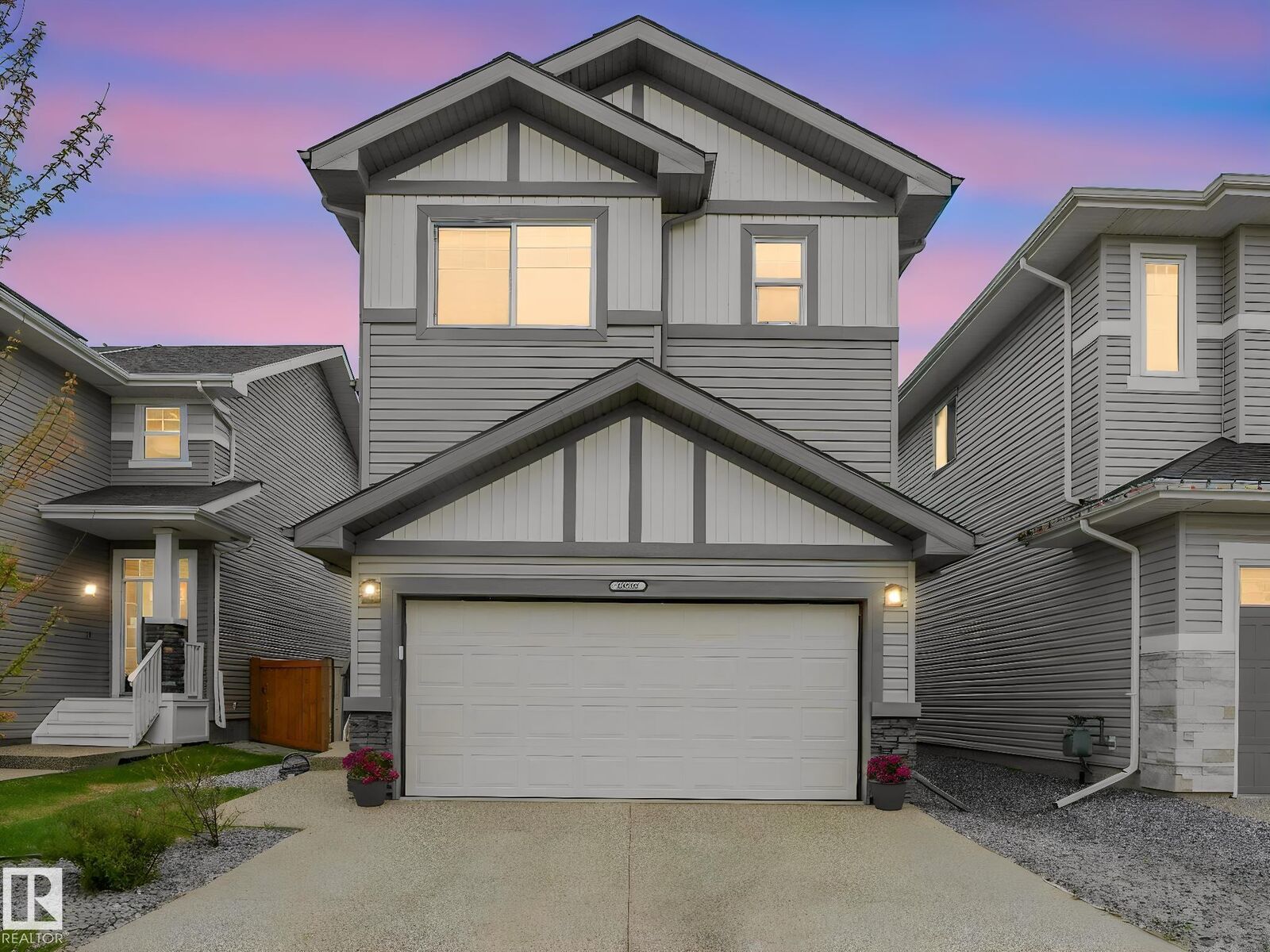 Property Photo:  20507 99 Avenue NW  AB T5T 7L5 