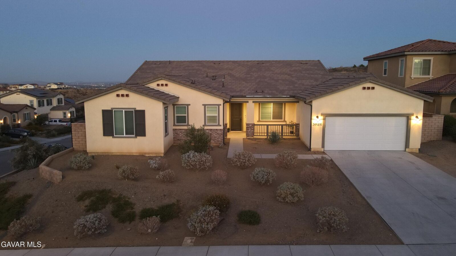 Property Photo: 39186 Pinto Court CA 93551
