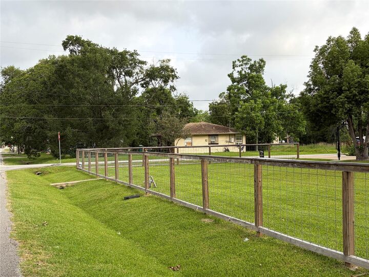 Property Photo:  1208 4th Street  TX 77586 