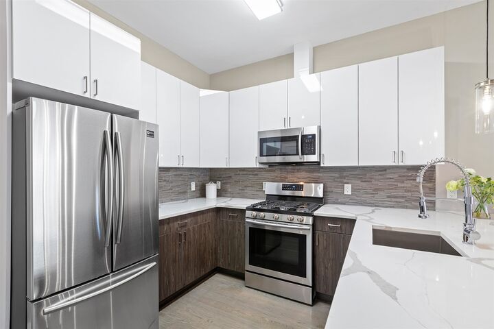 Property Photo:  313 Pine St 210  NJ 07304 