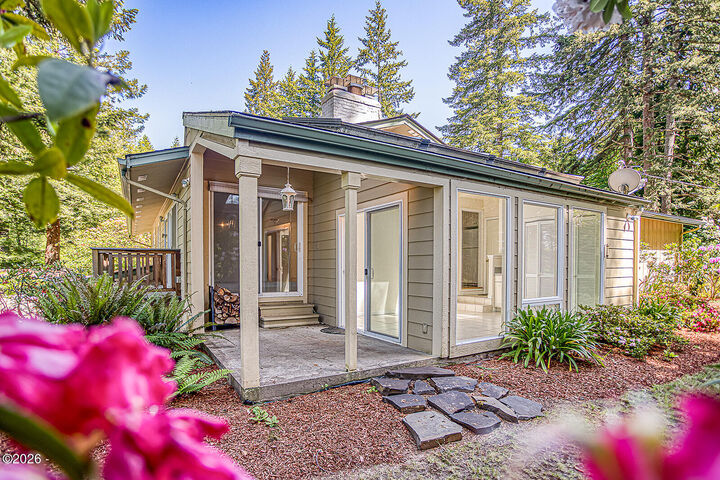Property Photo:  532 NW Sunset Boulevard  OR 97391 